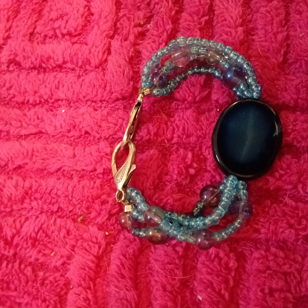 Elegant Blue Beaded Bracelet